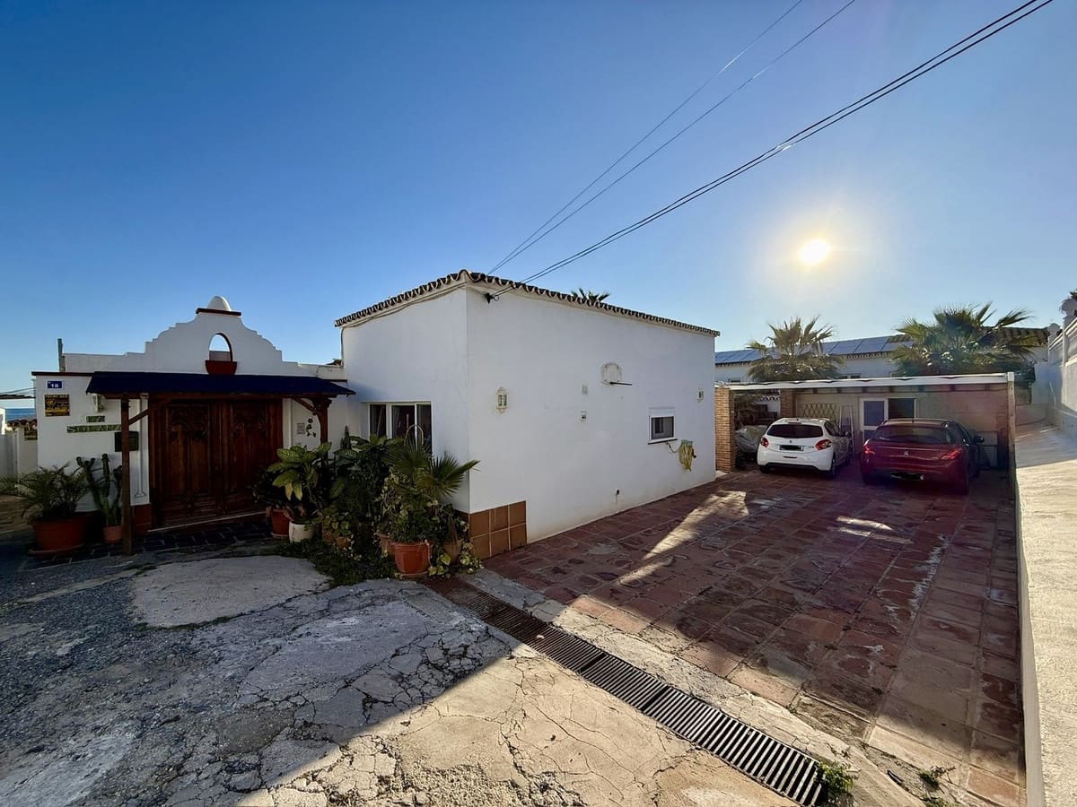 4 bedroom Villa for sale in Mijas - € 1,680,000 (Ref: 9939185)
