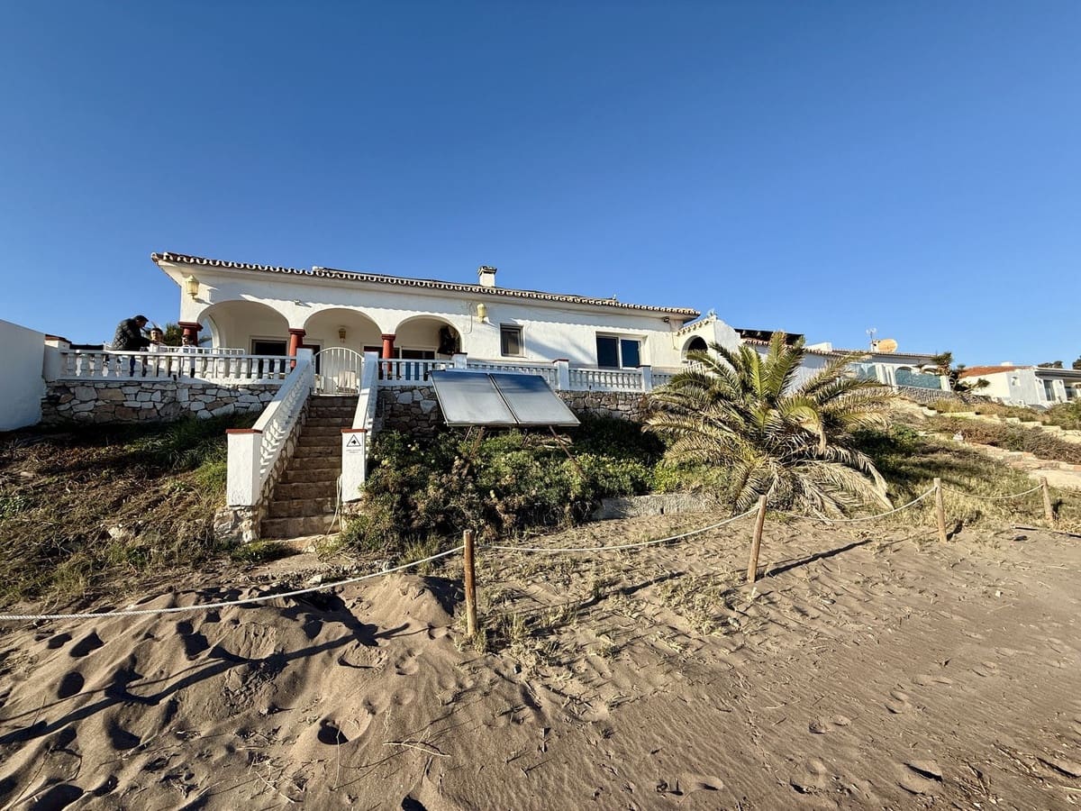 4 bedroom Villa for sale in Mijas - € 1,680,000 (Ref: 9939185)