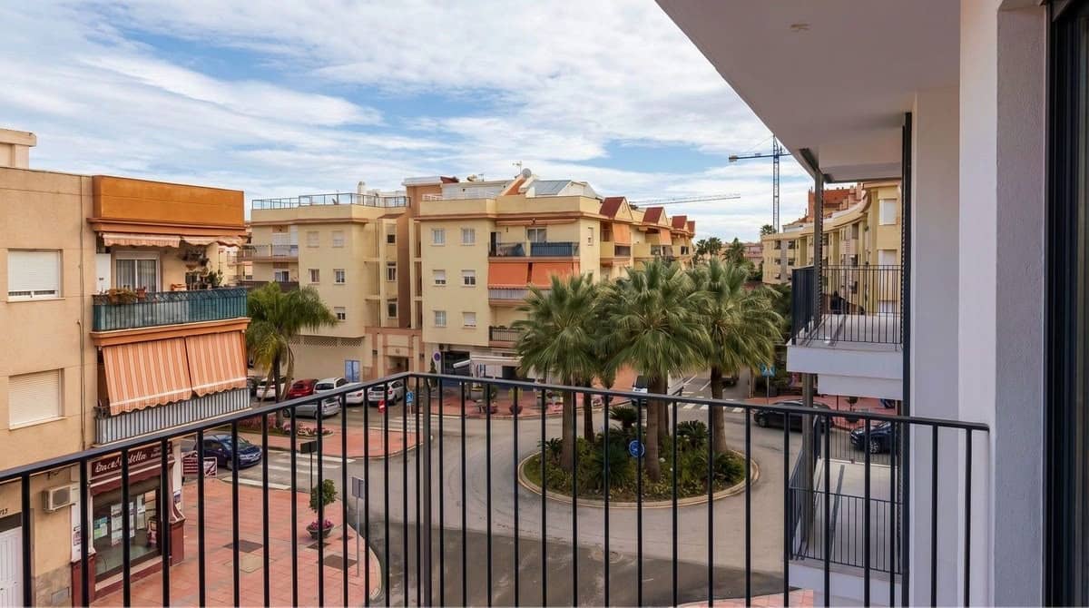 2 soveværelse Lejlighed til salg i Estepona - € 595.000 (Ref: 9939186)