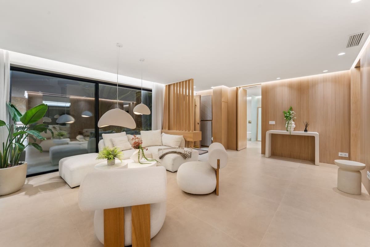 5 bedroom Villa for sale in Nueva Andalucia - € 2,995,000 (Ref: 9941613)