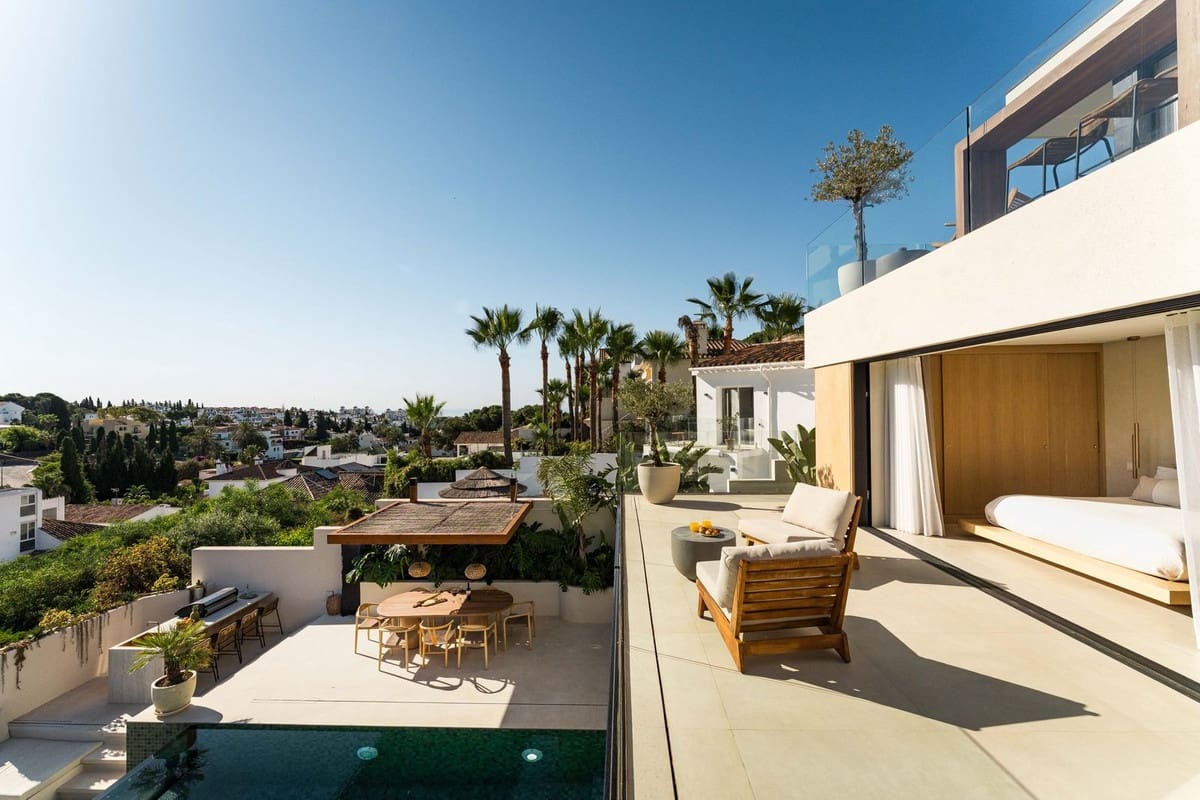 5 bedroom Villa for sale in Nueva Andalucia - € 2,995,000 (Ref: 9941613)