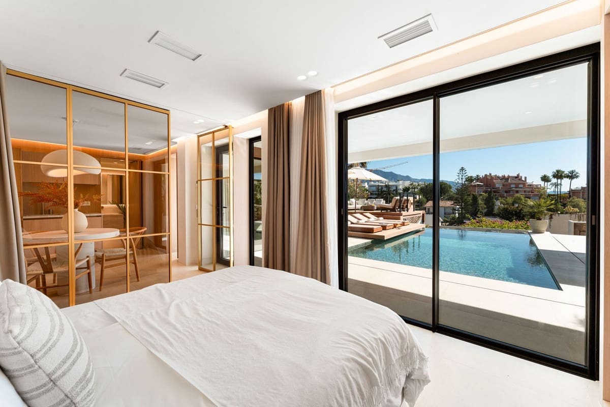 5 bedroom Villa for sale in Nueva Andalucia - € 2,995,000 (Ref: 9941613)
