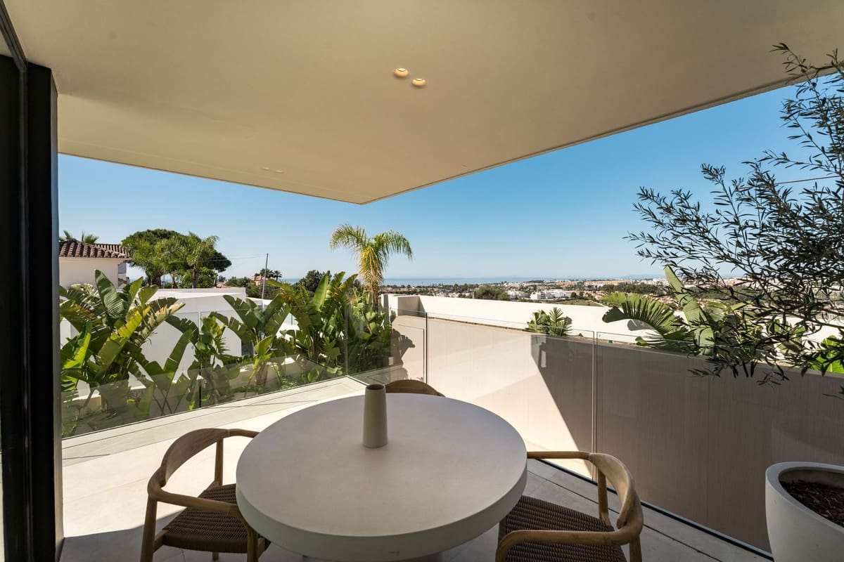 5 bedroom Villa for sale in Nueva Andalucia - € 2,995,000 (Ref: 9941613)