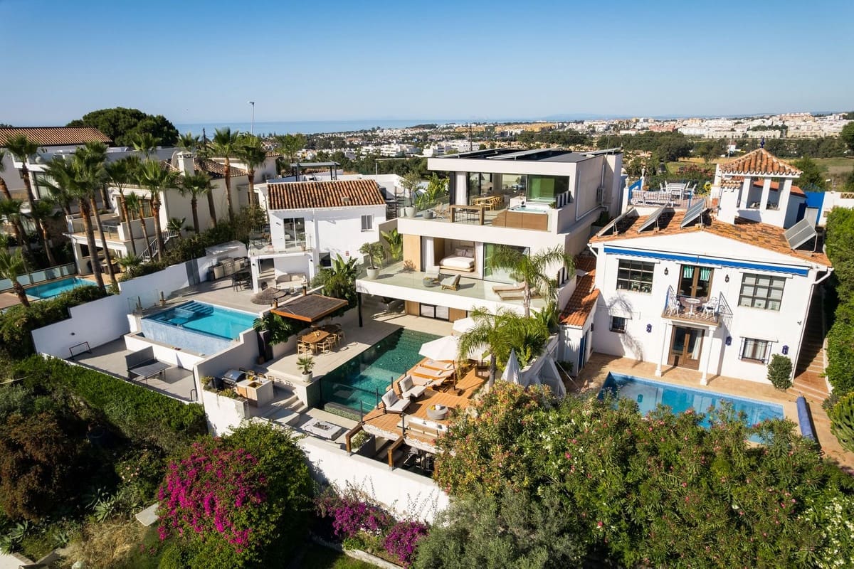 5 bedroom Villa for sale in Nueva Andalucia - € 2,995,000 (Ref: 9941613)