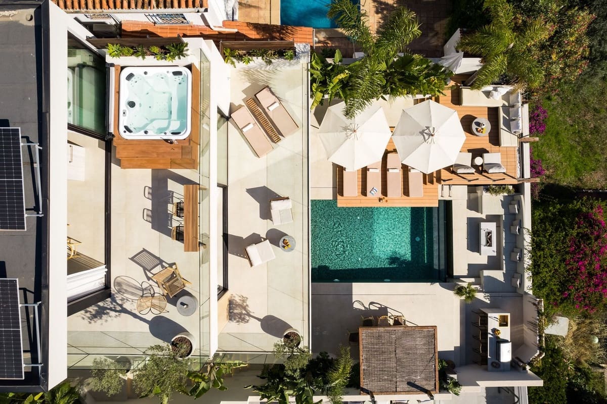 5 bedroom Villa for sale in Nueva Andalucia - € 2,995,000 (Ref: 9941613)