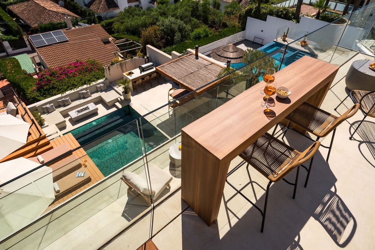 5 bedroom Villa for sale in Nueva Andalucia - € 2,995,000 (Ref: 9941613)