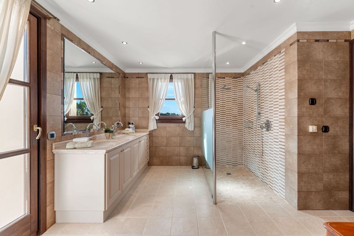 5 soveværelse Villa til salg i Estepona - € 4.500.000 (Ref: 9941616)
