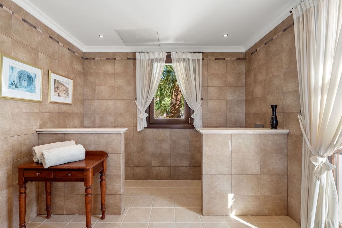 5 soveværelse Villa til salg i Estepona - € 4.500.000 (Ref: 9941616)