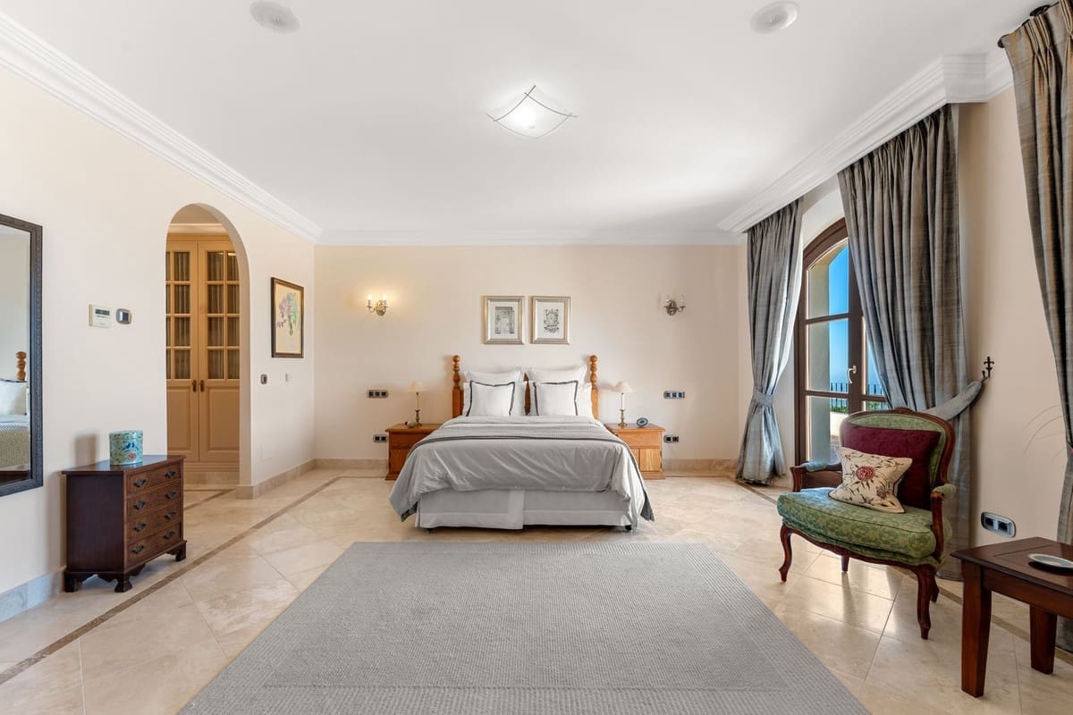5 soveværelse Villa til salg i Estepona - € 4.500.000 (Ref: 9941616)