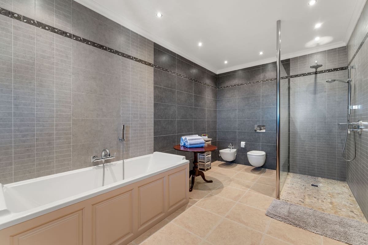 5 soveværelse Villa til salg i Estepona - € 4.500.000 (Ref: 9941616)
