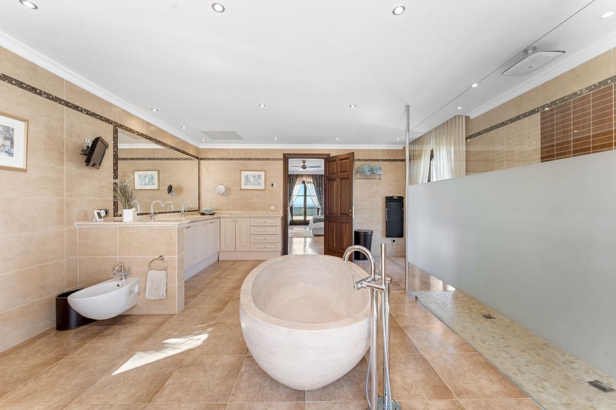5 soveværelse Villa til salg i Estepona - € 4.500.000 (Ref: 9941616)