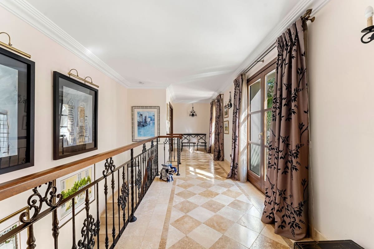 5 soveværelse Villa til salg i Estepona - € 4.500.000 (Ref: 9941616)