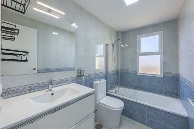 3 soverom Hus til salgs i Parque Central, Estepona - € 375 000 (Ref: 9941623)