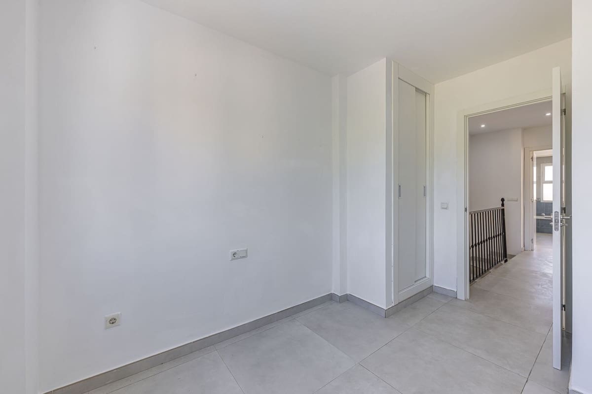 3 soverom Hus til salgs i Estepona - € 375 000 (Ref: 9941623)