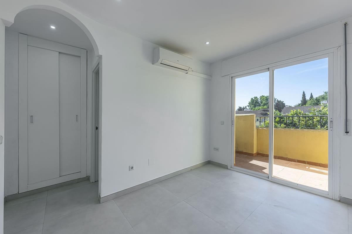 3 soverom Hus til salgs i Estepona - € 375 000 (Ref: 9941623)