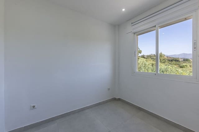 3 soverom Hus til salgs i Parque Central, Estepona - € 375 000 (Ref: 9941623)