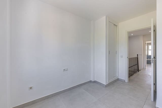 3 soverom Hus til salgs i Parque Central, Estepona - € 375 000 (Ref: 9941623)