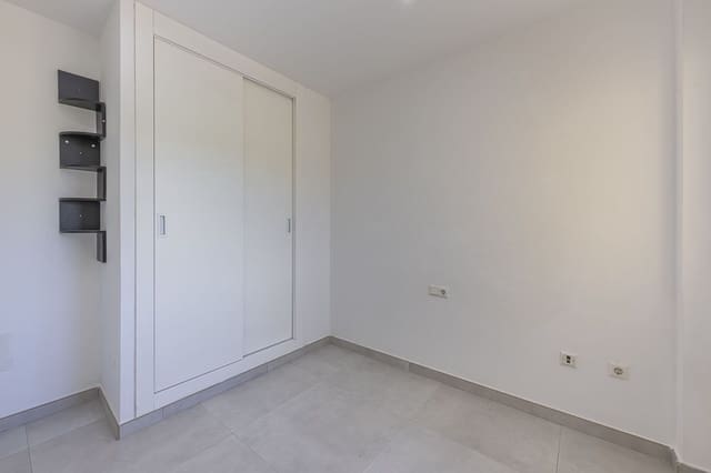 3 soverom Hus til salgs i Parque Central, Estepona - € 375 000 (Ref: 9941623)