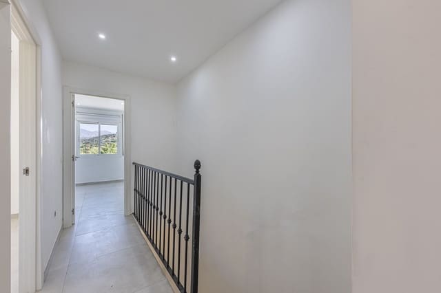 3 soverom Hus til salgs i Parque Central, Estepona - € 375 000 (Ref: 9941623)