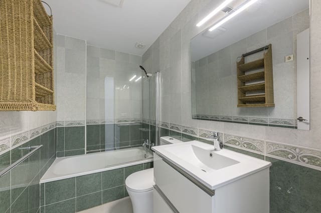 3 soverom Hus til salgs i Parque Central, Estepona - € 375 000 (Ref: 9941623)