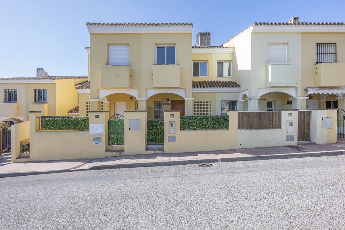 3 soverom Hus til salgs i Estepona - € 375 000 (Ref: 9941623)