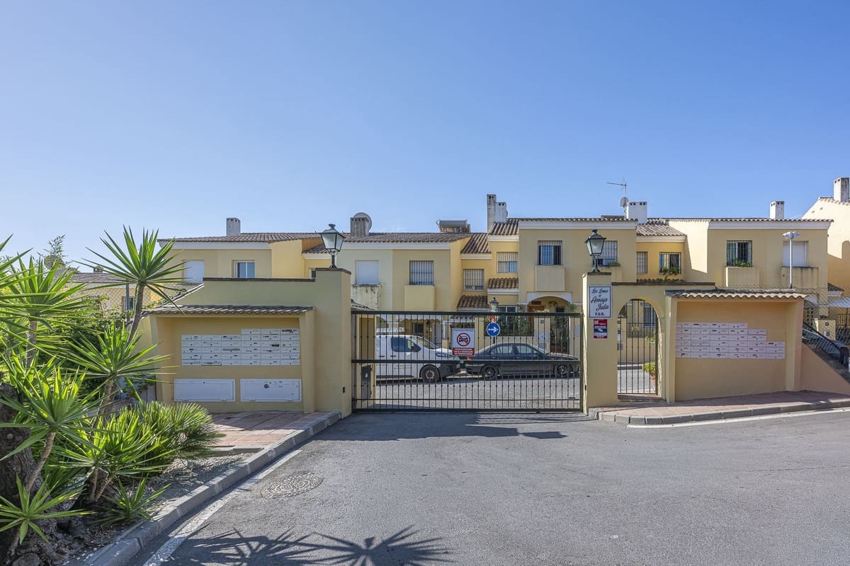 3 soverom Hus til salgs i Estepona - € 375 000 (Ref: 9941623)
