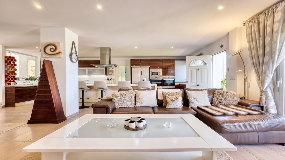 4 soverom Villa til salgs i La Duquesa / Puerto de la Duquesa - € 650 000 (Ref: 9943235)