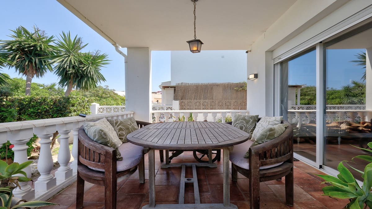 4 soverom Villa til salgs i La Duquesa / Puerto de la Duquesa - € 650 000 (Ref: 9943235)