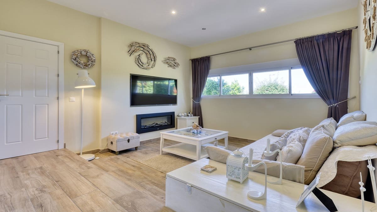 4 soverom Villa til salgs i La Duquesa / Puerto de la Duquesa - € 650 000 (Ref: 9943235)