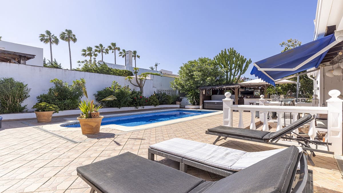 4 soverom Villa til salgs i La Duquesa / Puerto de la Duquesa - € 650 000 (Ref: 9943235)