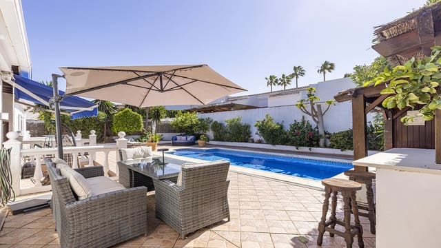 4 soverom Villa til salgs i La Duquesa / Puerto de la Duquesa, Manilva - € 650 000 (Ref: 9943235)