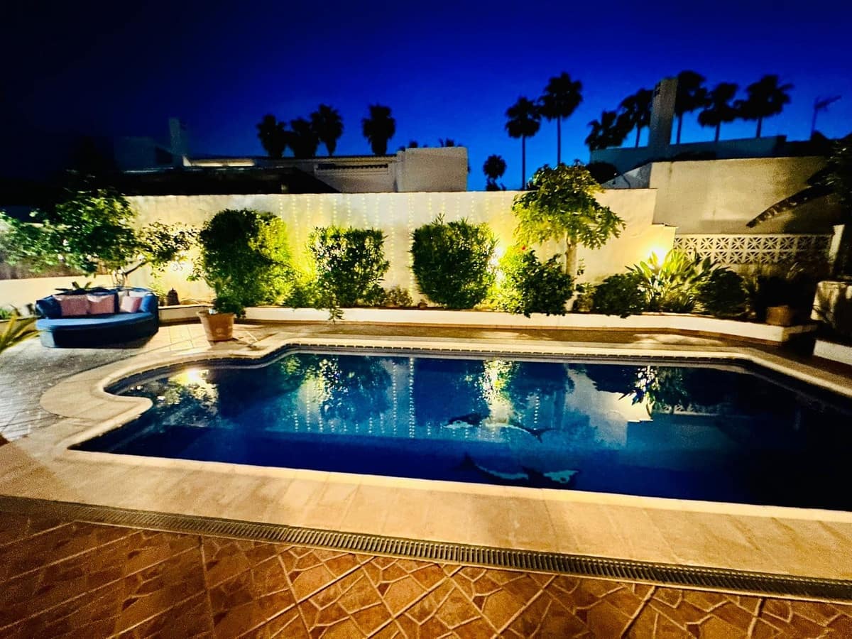 4 soverom Villa til salgs i La Duquesa / Puerto de la Duquesa - € 650 000 (Ref: 9943235)