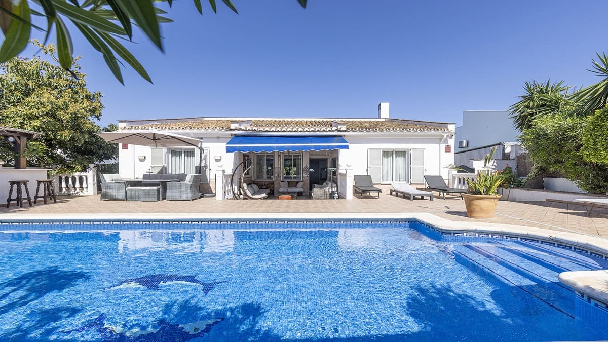 4 soverom Villa til salgs i La Duquesa / Puerto de la Duquesa - € 650 000 (Ref: 9943235)