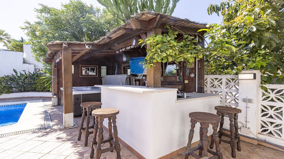 4 soverom Villa til salgs i La Duquesa / Puerto de la Duquesa - € 650 000 (Ref: 9943235)