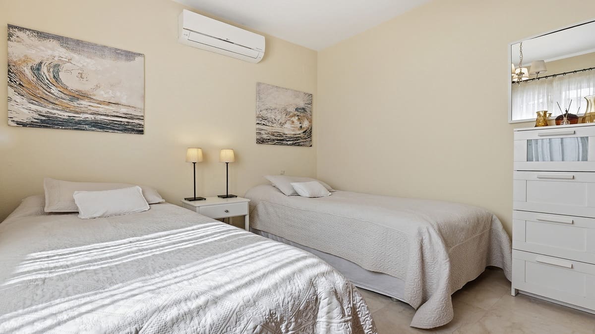 4 soverom Villa til salgs i La Duquesa / Puerto de la Duquesa - € 650 000 (Ref: 9943235)