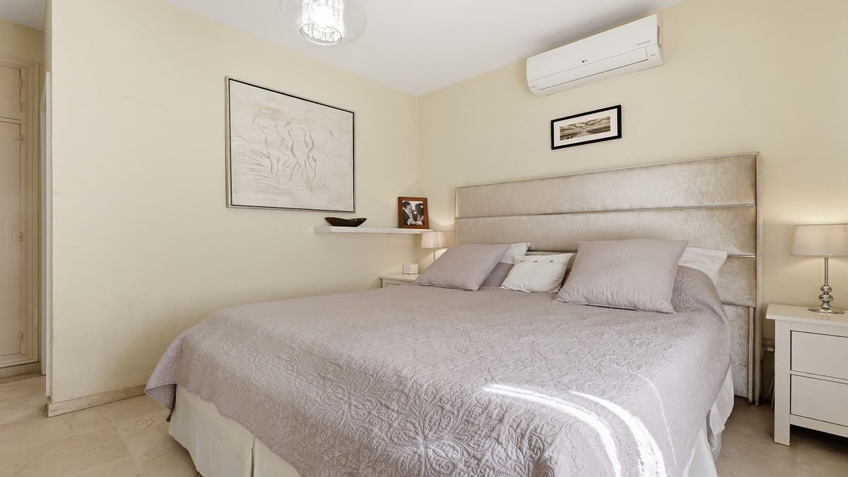 4 soverom Villa til salgs i La Duquesa / Puerto de la Duquesa - € 650 000 (Ref: 9943235)