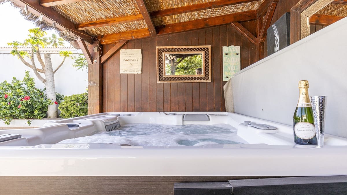 4 soverom Villa til salgs i La Duquesa / Puerto de la Duquesa - € 650 000 (Ref: 9943235)