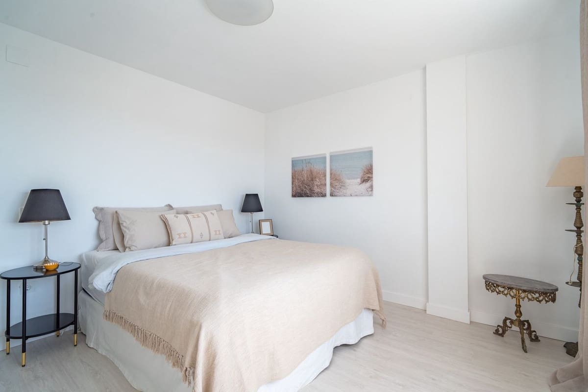 4 soveværelse Lejlighed til salg i Malaga by - € 650.000 (Ref: 9943239)