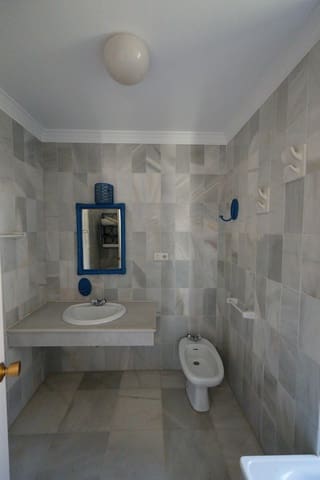 4 soveværelse Villa til salg i Las Chapas, Marbella - € 1.150.000 (Ref: 9946841)
