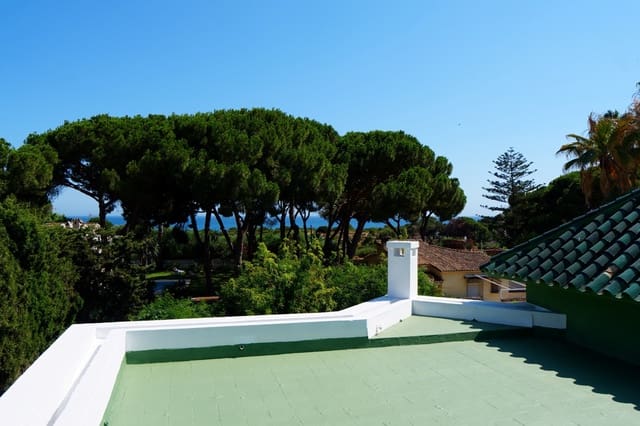 4 soveværelse Villa til salg i Las Chapas, Marbella - € 1.150.000 (Ref: 9946841)