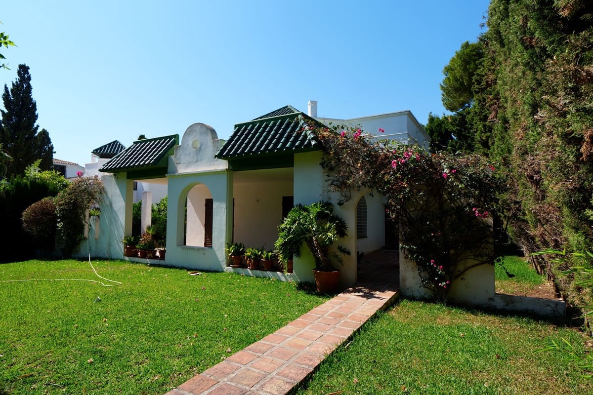 4 soverom Villa til salgs i Las Chapas - € 1 150 000 (Ref: 9946841)