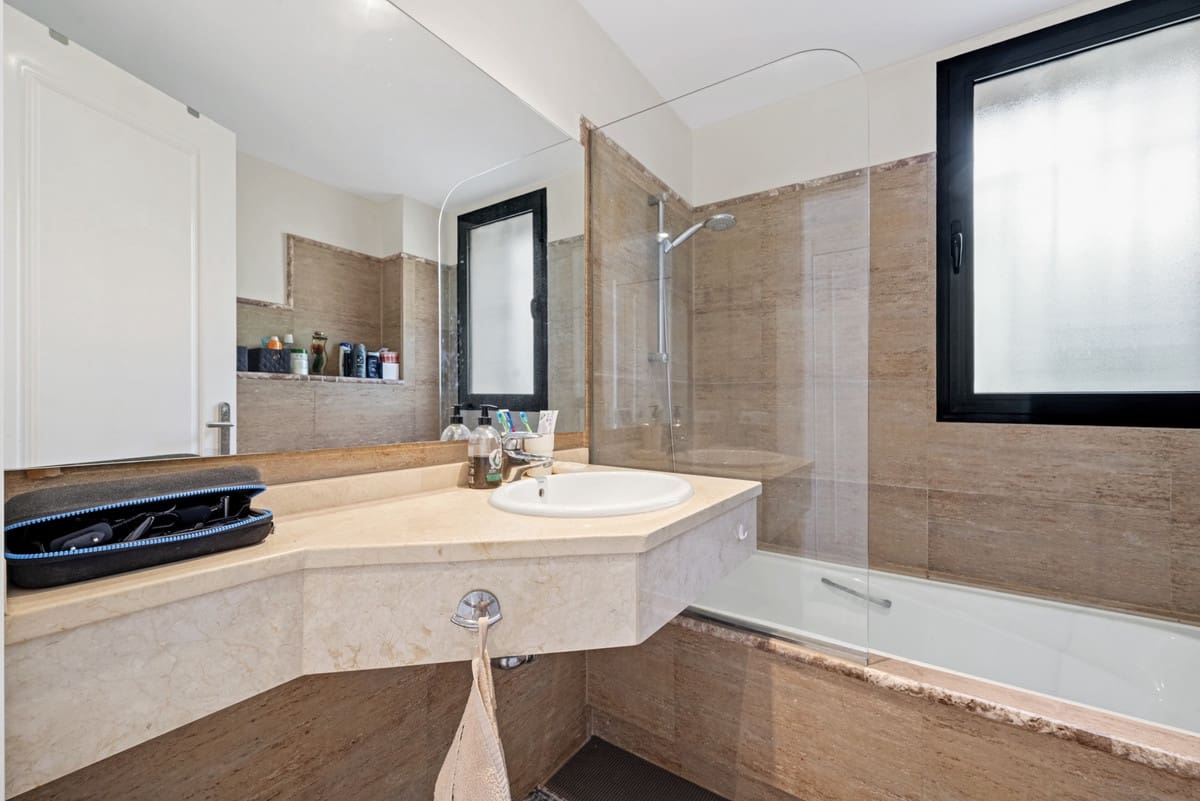 2 Zimmer Apartment zu verkaufen in Calahonda - 385.000 € (Ref: 9950809)