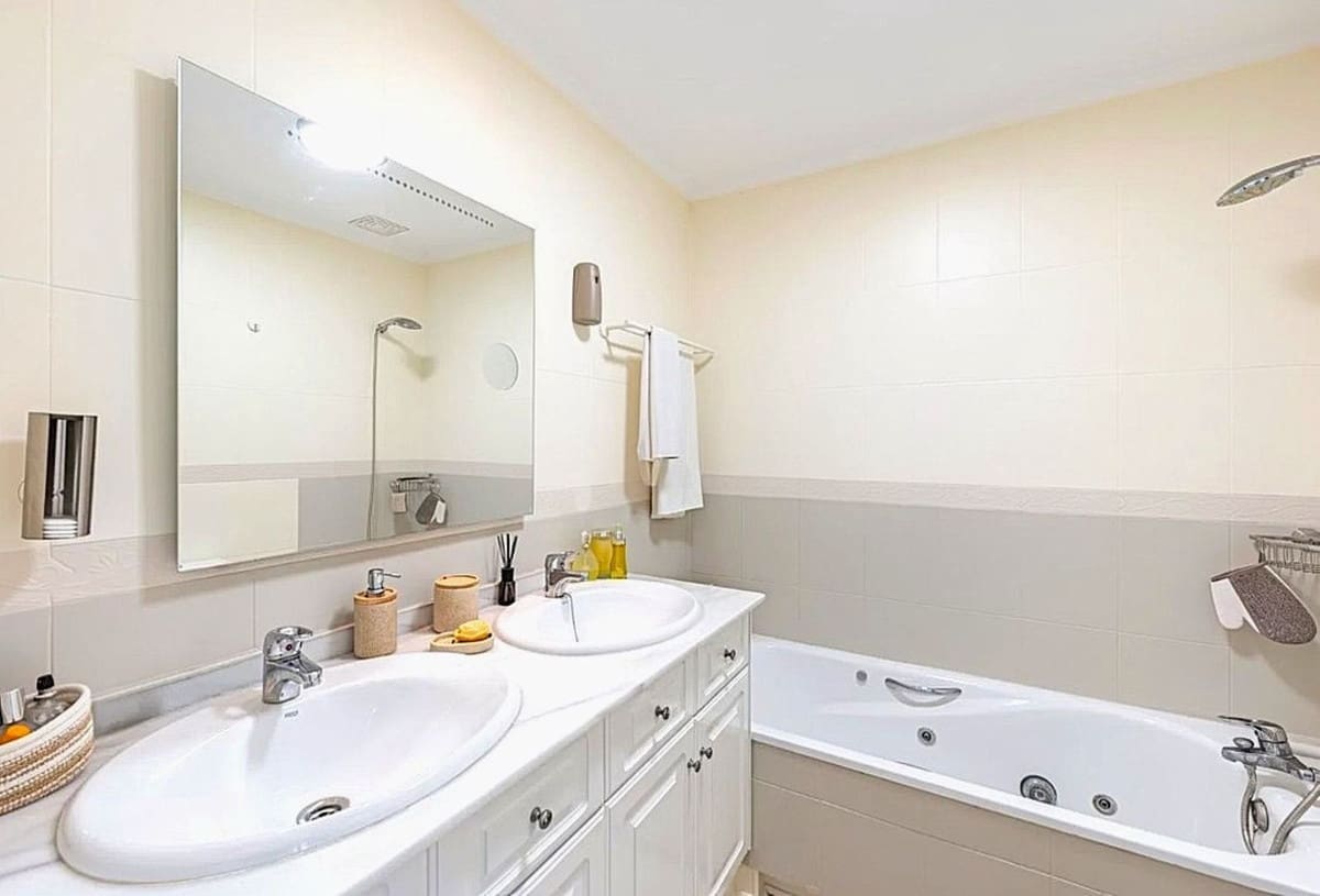 2 soverom Penthouse til salgs i Estepona - € 459 000 (Ref: 9950817)