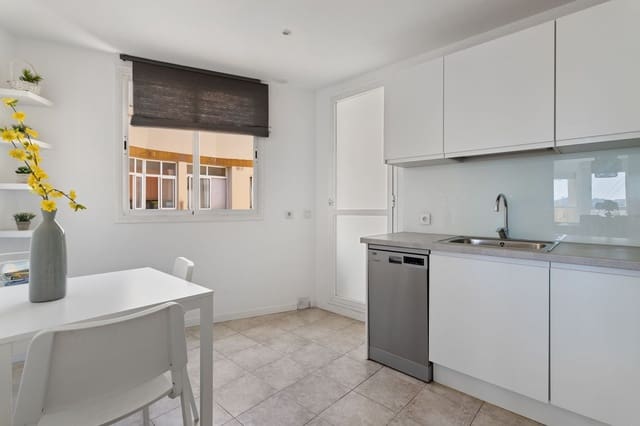 2 soveværelse Penthouse til salg i Castillo Sohail, Fuengirola med garage - € 450.000 (Ref: 9950819)