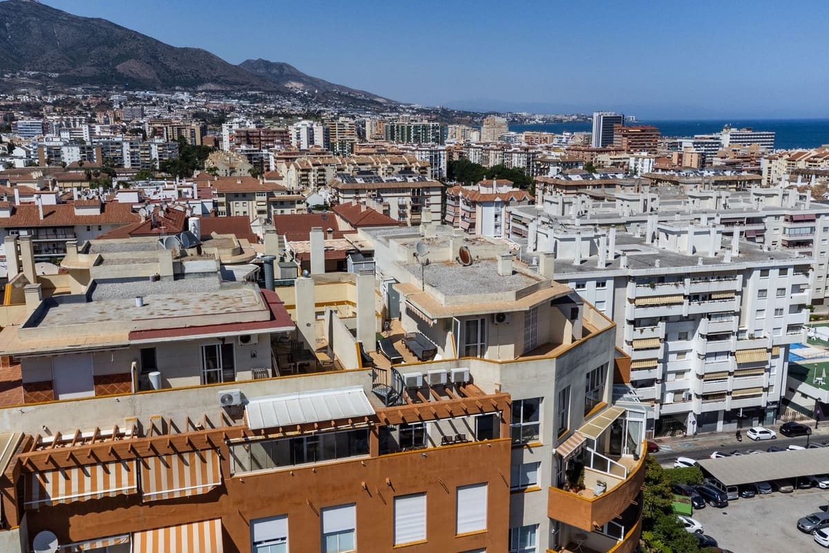 2 sypialnia Penthouse na sprzedaż w Fuengirola z garażem - 450 000 € (Ref: 9950819)