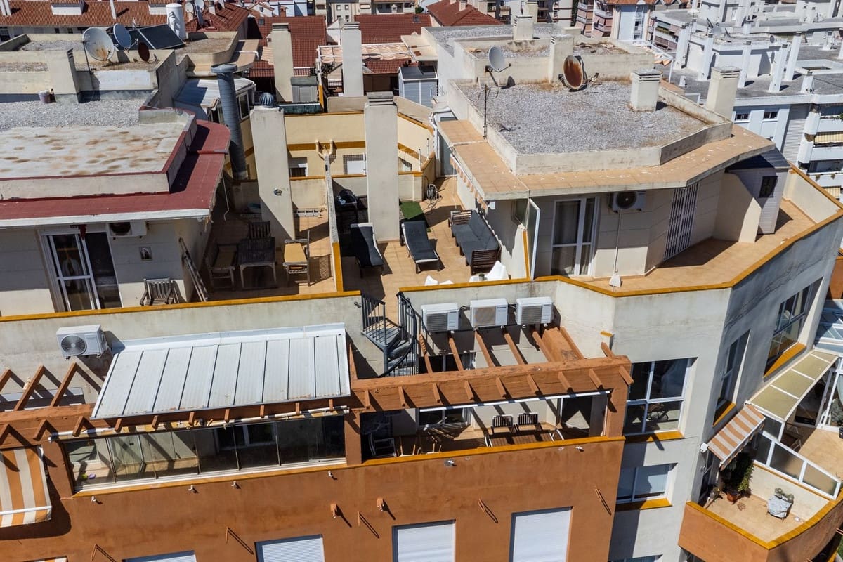 2 sypialnia Penthouse na sprzedaż w Fuengirola z garażem - 450 000 € (Ref: 9950819)