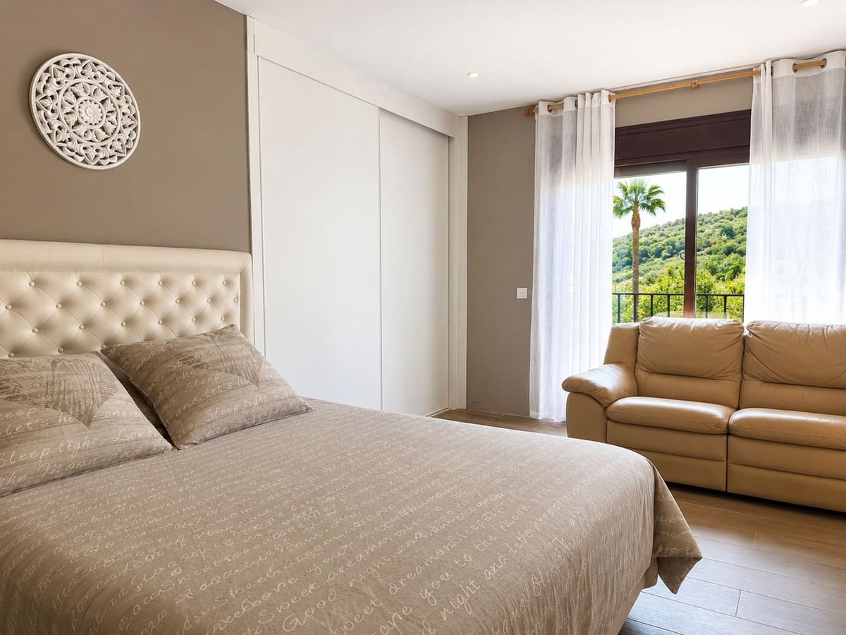 5 Zimmer Villa zu verkaufen in New Golden Mile mit Garage - 659.000 € (Ref: 9953557)