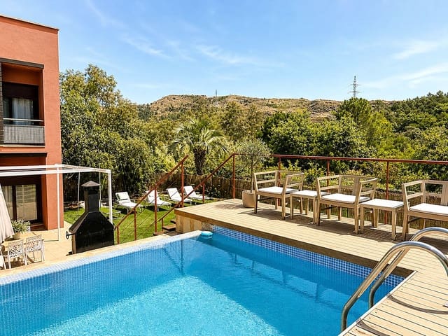 5 makuuhuone Huvila myytävänä paikassa La Concha - Resina Golf, Estepona mukana 
autotalli - 659 000 € (Ref: 9953557)