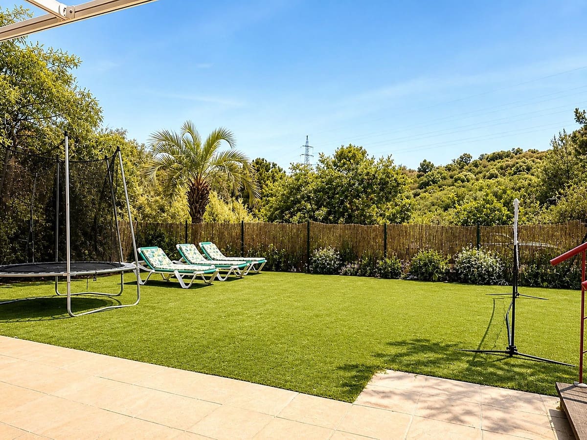 5 Zimmer Villa zu verkaufen in New Golden Mile mit Garage - 659.000 € (Ref: 9953557)