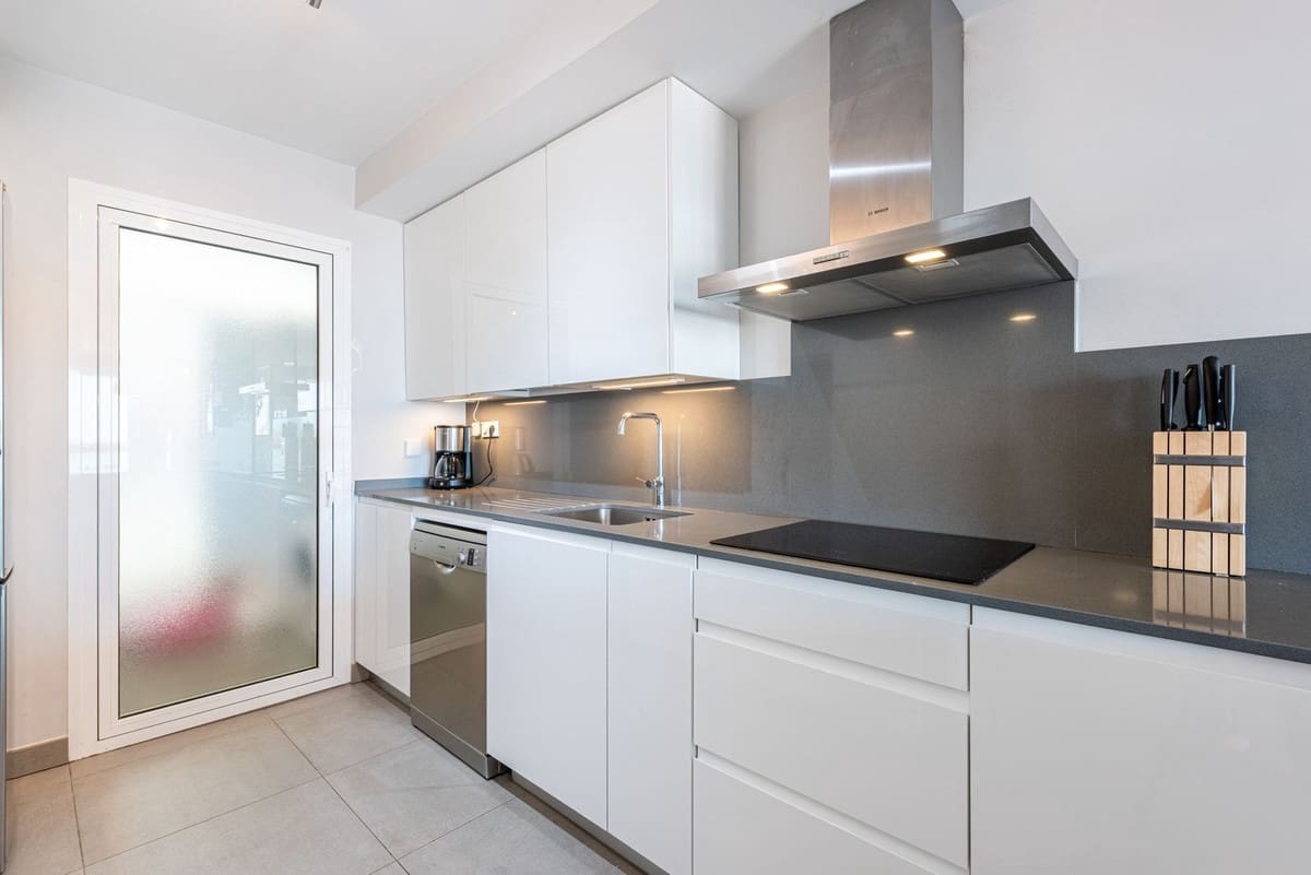 3 slaapkamer Appartement te koop in Fuengirola met garage - € 639.000 (Ref: 9953558)